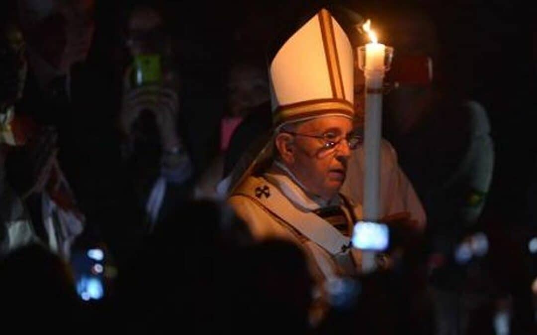 Paaswake in Rome met paus Franciscus: rechtstreekse beelden