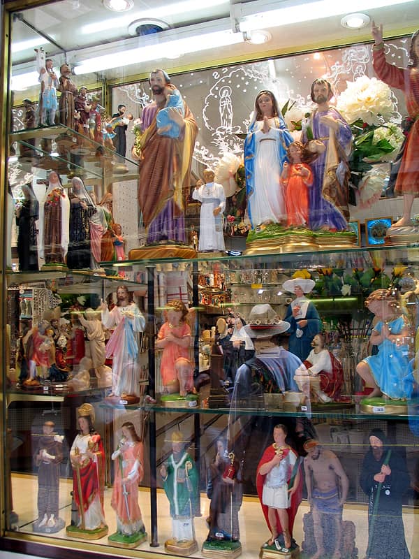 Lourdes_boulevard_de_la_grotte_12