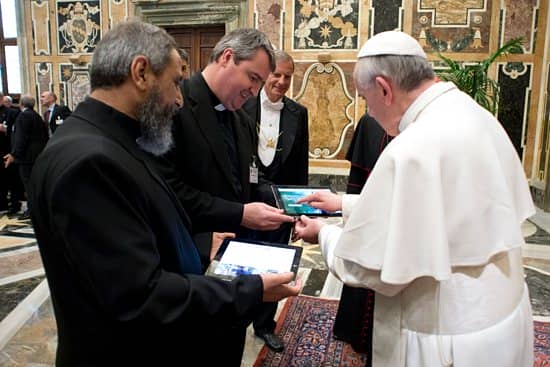 Paus Franciscus: Internet is een geschenk van God