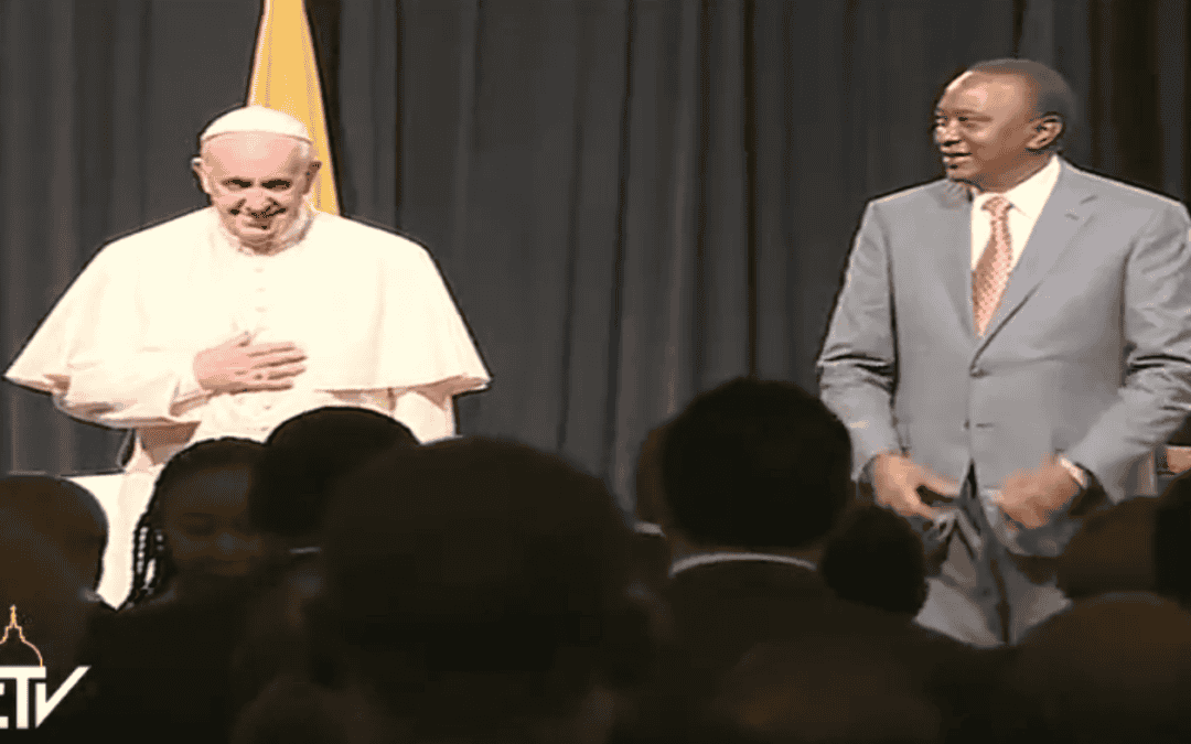 Paus Franciscus komt aan in Kenya: rechtstreekse beelden