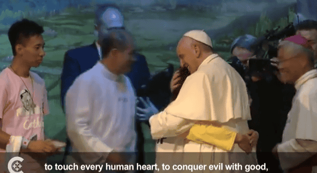 Kijk en luister naar dag 2 van Paus Franciscus in Korea