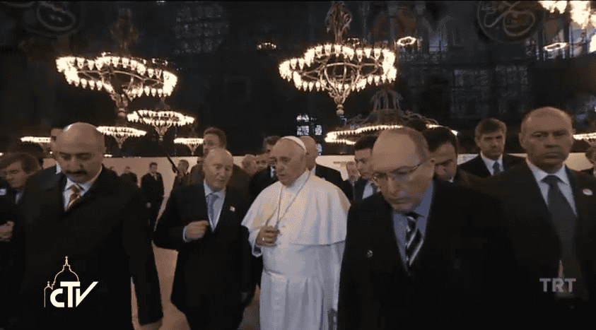 Rechtstreekse beelden bezoek Paus Franciscus aan de Aya Sofia