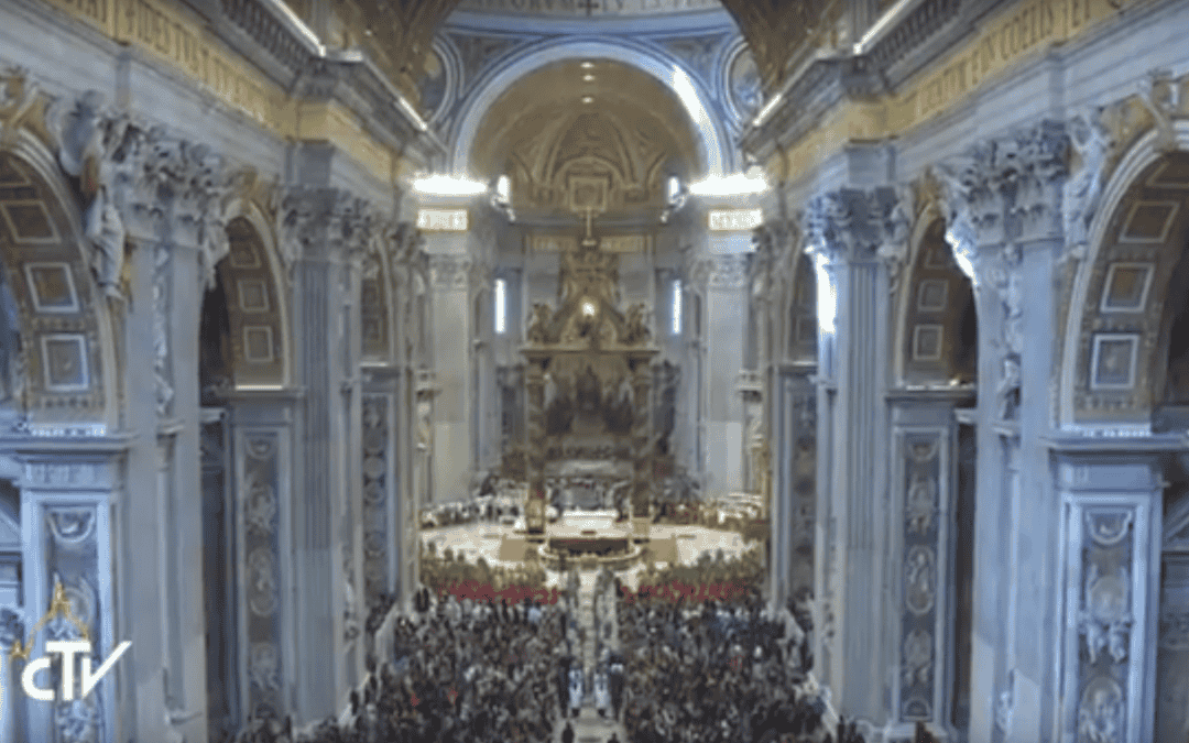 Paus Franciscus gaat voor in Eucharistieviering slot synode