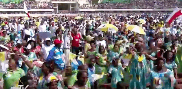 Rechststreekse beelden eucharistieviering paus Franciscus in Bangui
