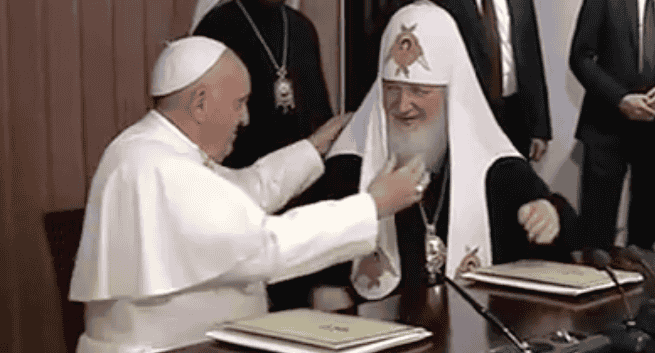 Rechtstreekse beelden gezamelijke persconferentie Paus Franciscus en Patriarch Kyrill