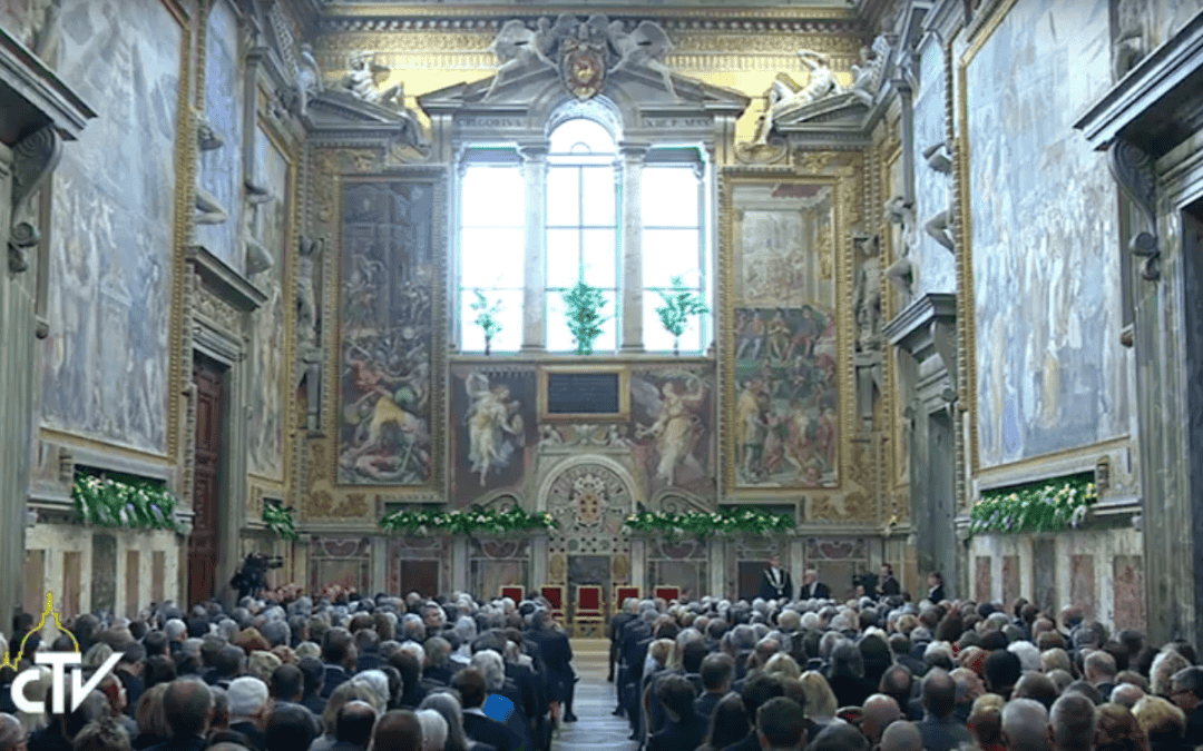 Paus Franciscus ontvangt Karelsprijs: rechtstreekse beelden