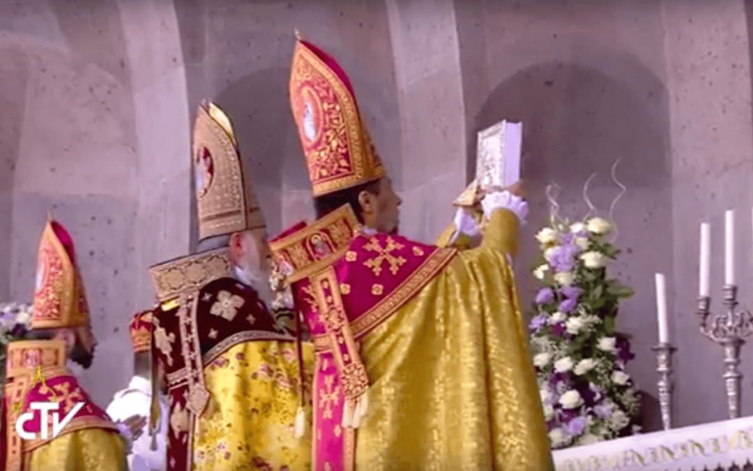 Rechtstreekse beelden: Paus Franciscus neemt deel aan de Goddelijke Liturgie in Jerevan