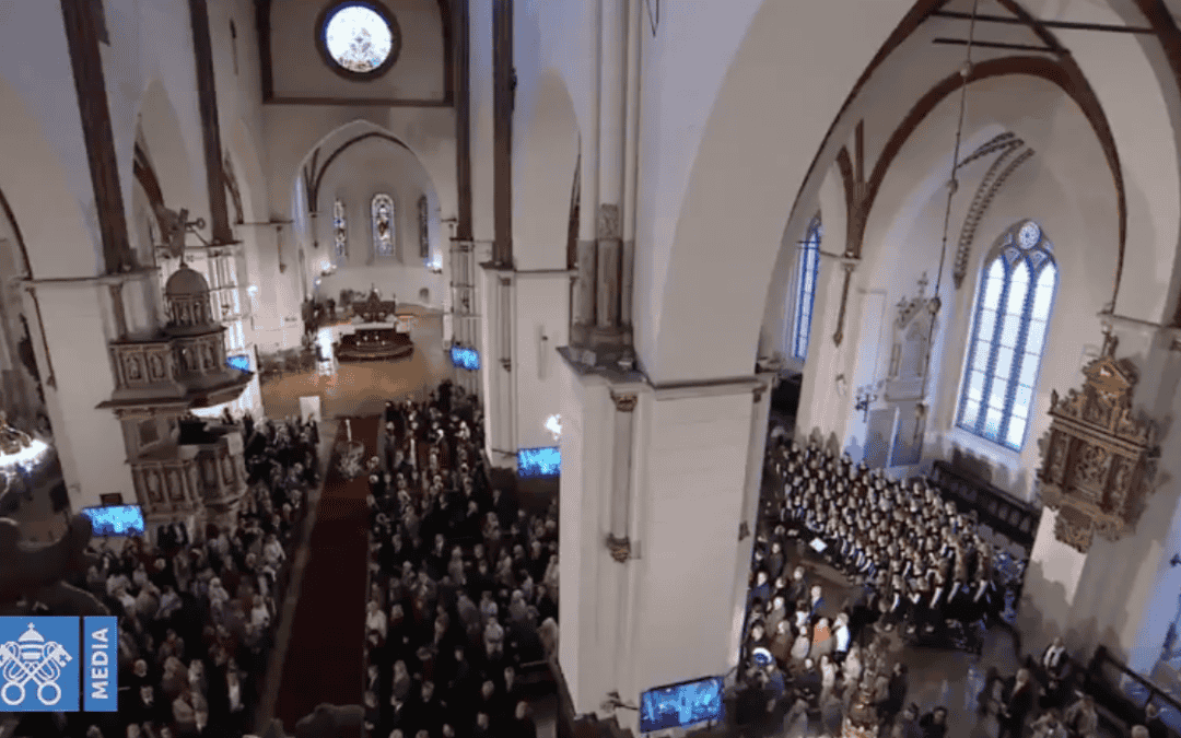 Paus Franciscus neemt deel aan oecumenische gebedsviering in Letland: rechtstreekse beelden