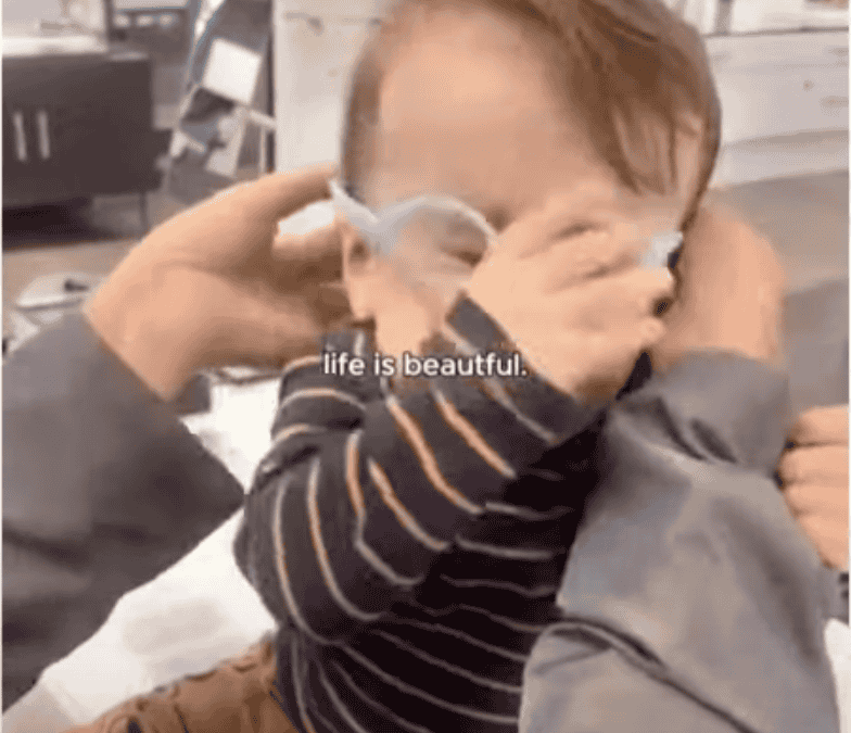Kleuters krijgen voor het eerst een bril – Hoe kijk jij naar het leven? (video)