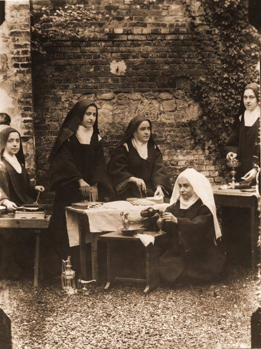 b4082-st2btherese2band2bsister2bsacristans