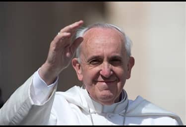 Rechtstreekse beelden eucharistieviering Tirana met Paus Franciscus