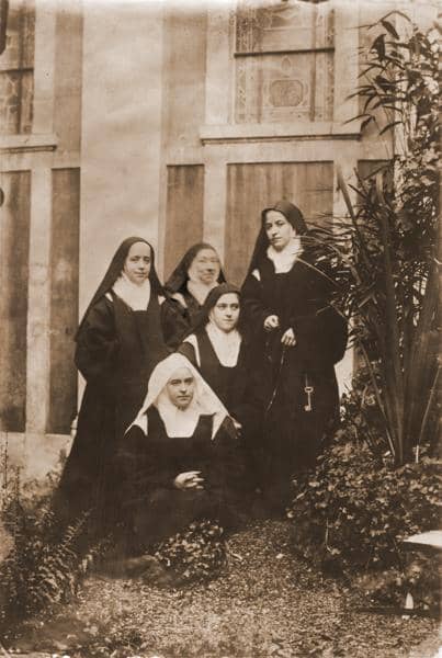 Een zuster met “een eigenaardige tic” – Citaat van Theresia van Lisieux