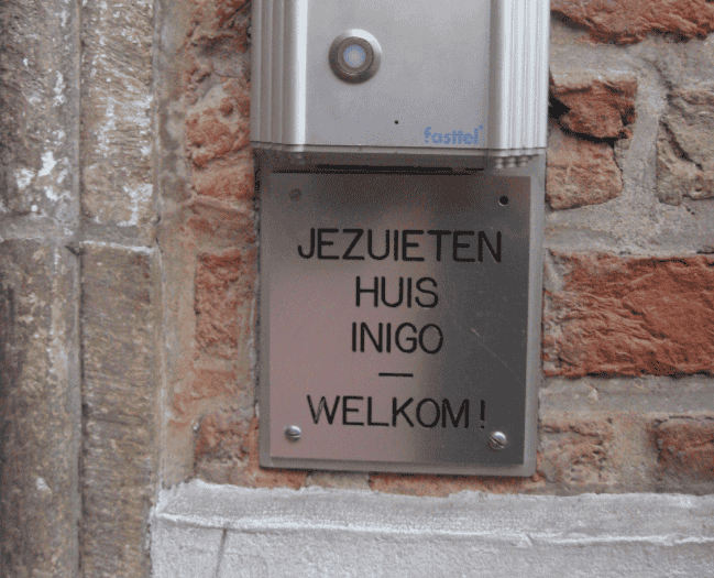 Mijmering van Bert Daelemans sj bij een leeg tabernakel