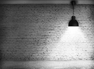 Waarom zou je een muur vereren? – Wijsheid van Anthony de Mello sj